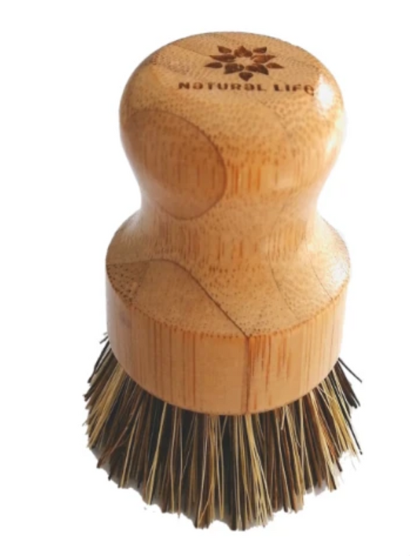 The easy to hold handle Pot Brush is made from FSC approved Bamboo that is naturally anti-microbial, and the bristles are made from high quality palm fibres that are naturally strong and durable.