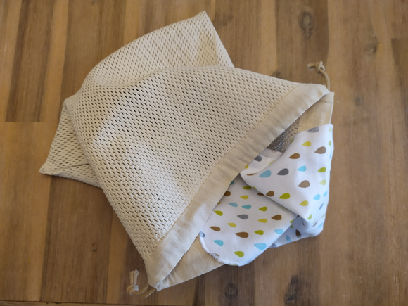 Odd Pod Medium Laundry Wash Mesh Bag, made from 100% cotton. Ideal to wash smaller items in the wash without it getting lost, e.g. our Reusable wipes.