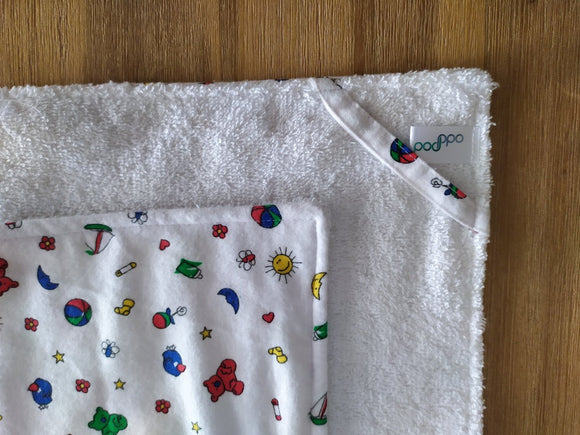 Odd Pod burp cloth made from 100% cotton flannel and backed with double sided cotton towelling. Generous size for ease of use with lovely designs.