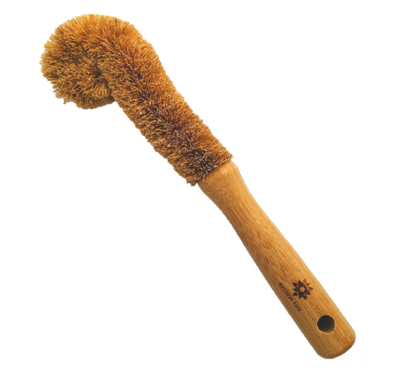The handle of this bottle brush is made from FSC approved Bamboo that is naturally anti-microbial, and the bristles are made from high quality Coconut Fibres that are naturally strong and durable.